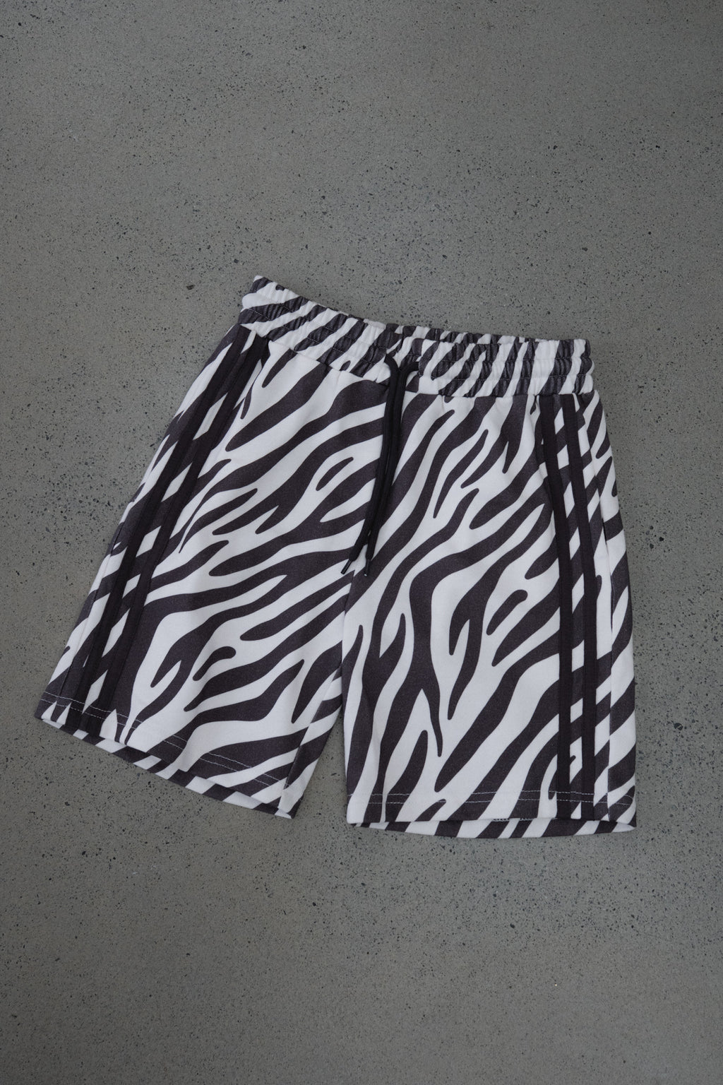 ZEBRA SHORT - BLACK