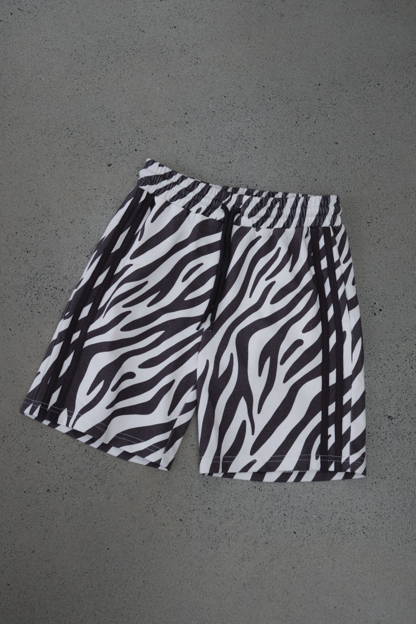 ZEBRA SHORT - BLACK